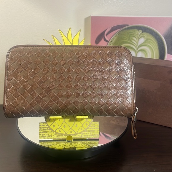 Bottega Veneta Handbags - Bottega Veneta Intrecciato Full Zip Wallet !